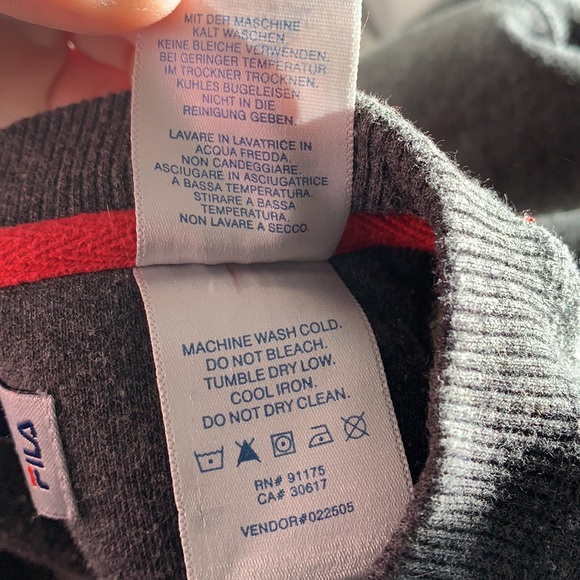 🌴3 /$40 🌴 Grey fila pullover crewneck - Picture 6 of 6